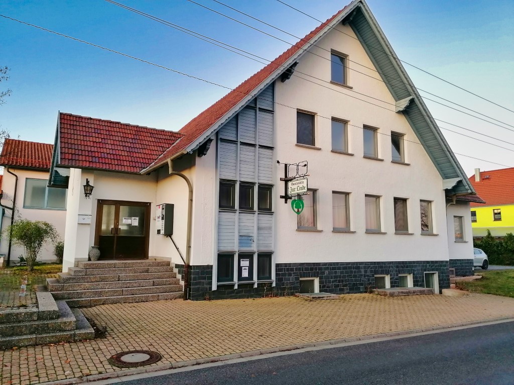 leerstehendes Gaststätten-Gebäude in Gompertshausen