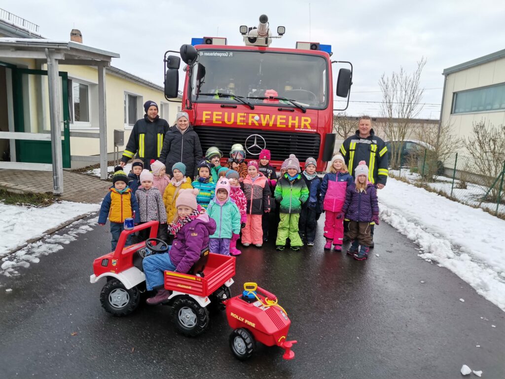 Neue Feuerwehr-Ausrüstung für den Kindergarten